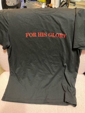 Black Romans 8:18 Graphic Tee